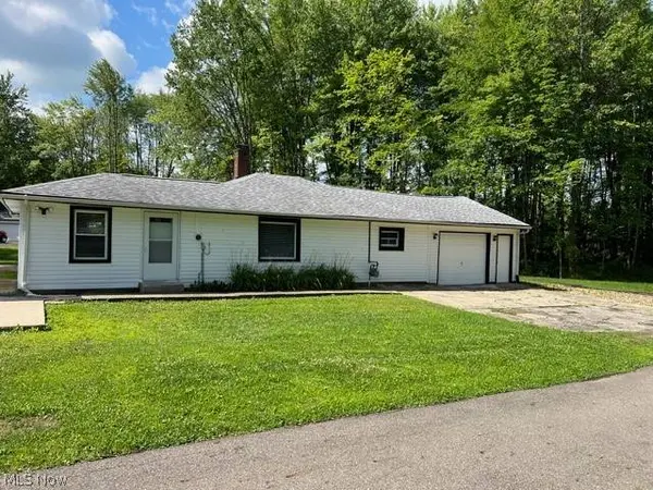 17911 Davis RD, Lake Milton, OH 44429