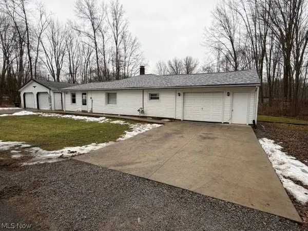 17911 Davis RD, Lake Milton, OH 44429