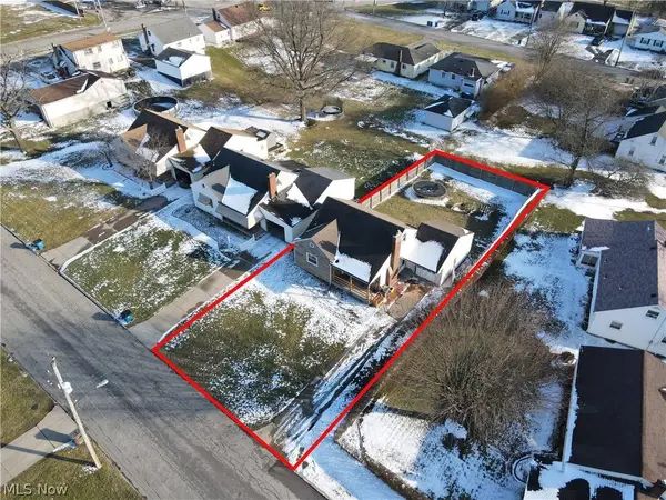97 Rosary DR, Campbell, OH 44405