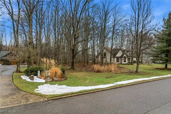 Lakeview DR, Hubbard, OH 44425