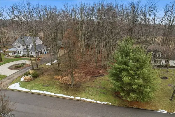 Lakeview DR, Hubbard, OH 44425