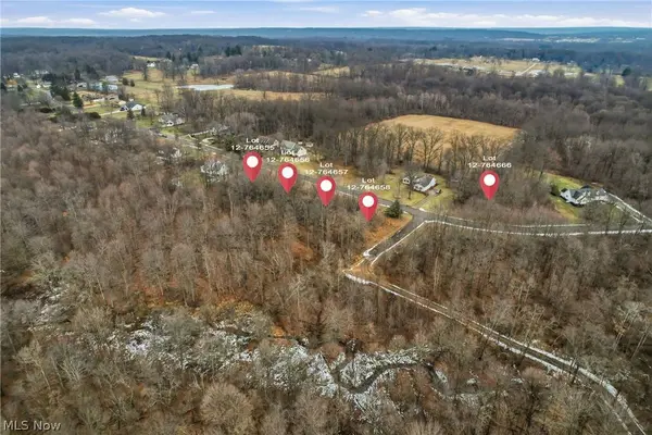 Lakeview DR, Hubbard, OH 44425