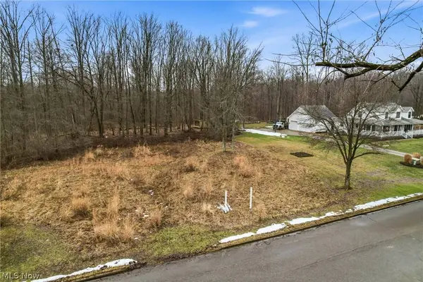 Lakeview DR, Hubbard, OH 44425