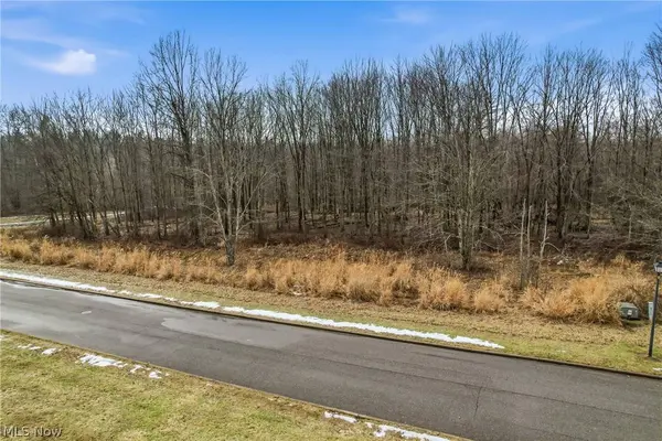 Lakeview DR, Hubbard, OH 44425