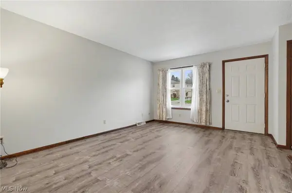 548 Continental DR #B, Salem, OH 44460