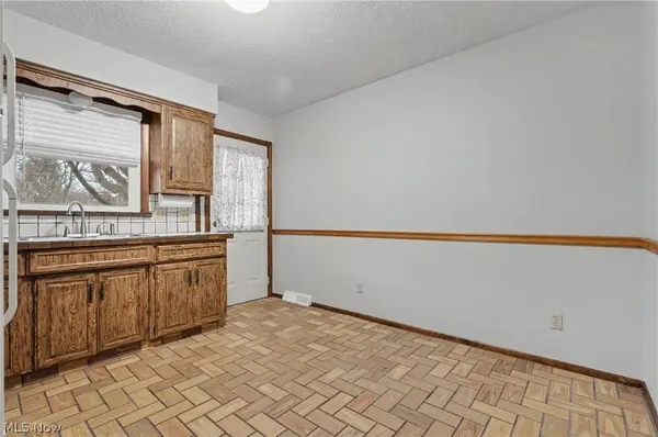 548 Continental DR #B, Salem, OH 44460