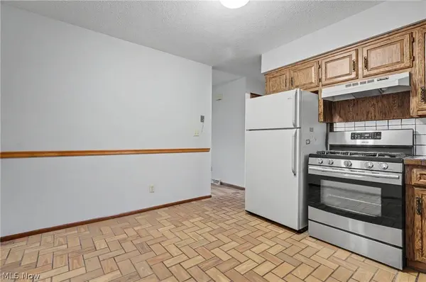 548 Continental DR #B, Salem, OH 44460