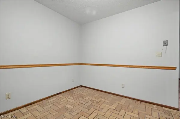 548 Continental DR #B, Salem, OH 44460