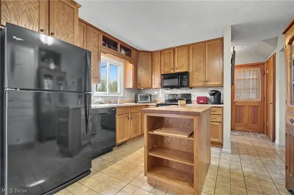 4765 Warwick DR S, Canfield, OH 44406