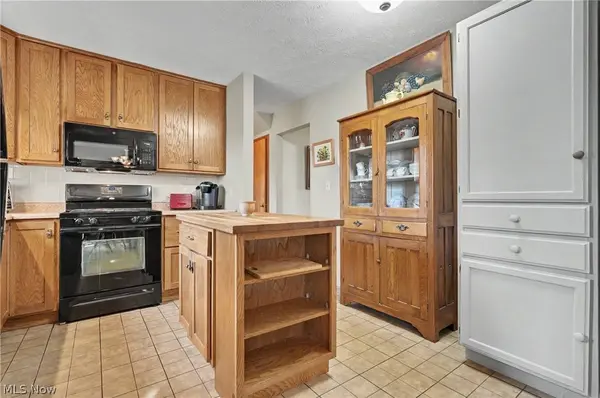 4765 Warwick DR S, Canfield, OH 44406