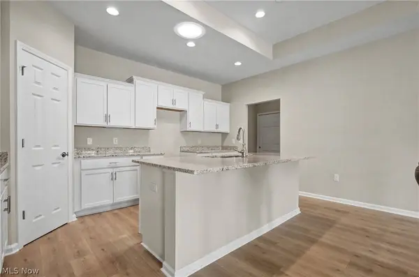 9264 Sharrott RD #1002, Poland, OH 44514