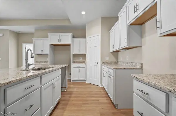 9264 Sharrott RD #1002, Poland, OH 44514