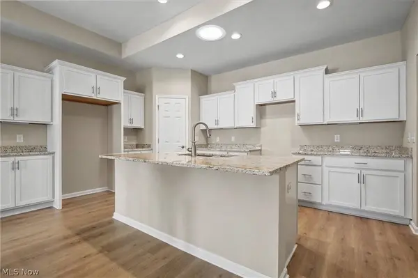 9264 Sharrott RD #1002, Poland, OH 44514