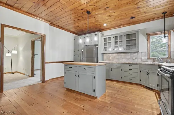 268 S Bayshore DR, Columbiana, OH 44408