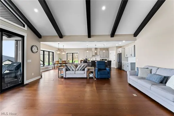 2645 Waters Edge DR, Columbiana, OH 44408