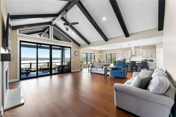 2645 Waters Edge DR, Columbiana, OH 44408