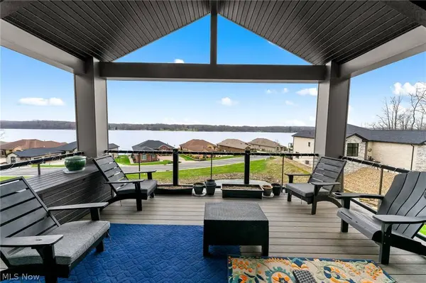 2645 Waters Edge DR, Columbiana, OH 44408