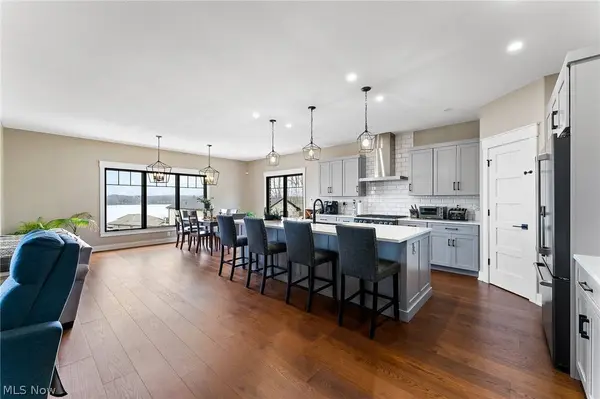 2645 Waters Edge DR, Columbiana, OH 44408