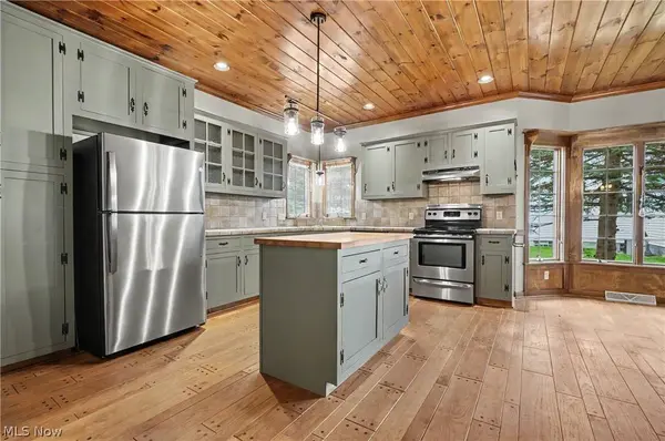 268 S Bayshore DR, Columbiana, OH 44408