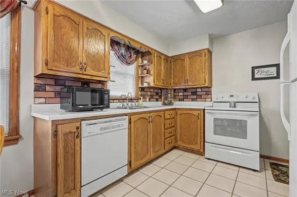 226 Helena DR, Struthers, OH 44471