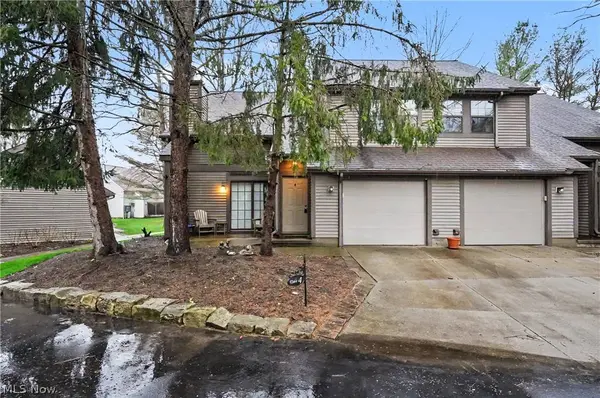 1323 Red Tail Hawk CT #4, Youngstown, OH 44512