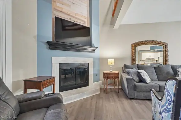 1323 Red Tail Hawk CT #4, Youngstown, OH 44512