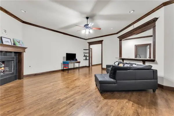 709 SE Eaton St, Bentonville, AR 72712