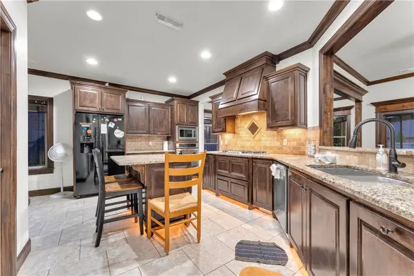 709 SE Eaton St, Bentonville, AR 72712