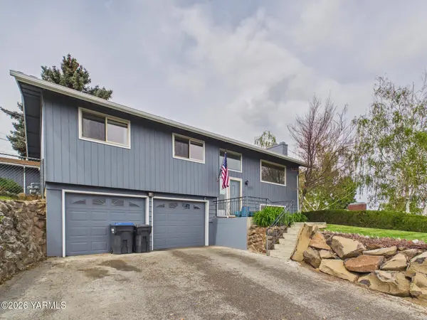106 N 12th St, Selah, WA 98942