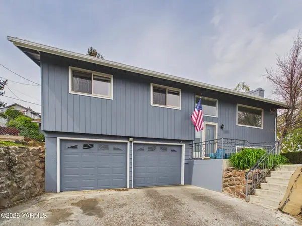 106 N 12th St, Selah, WA 98942