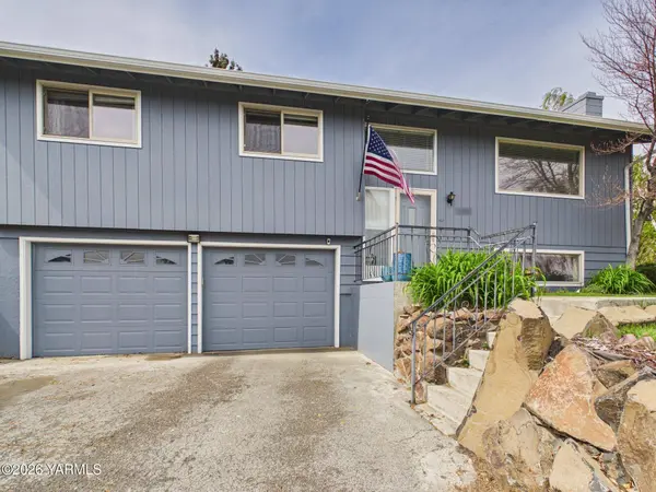 106 N 12th St, Selah, WA 98942