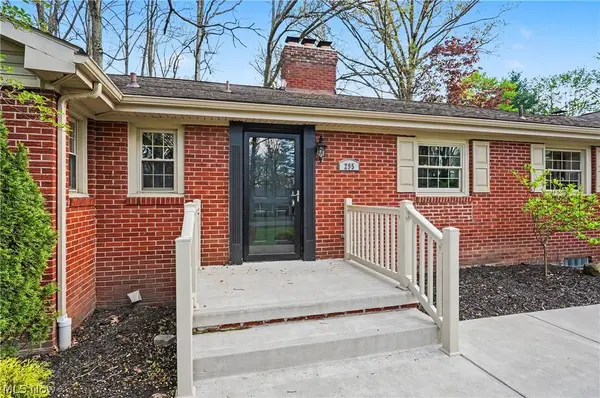 295 Sleepy Hollow DR, Canfield, OH 44406