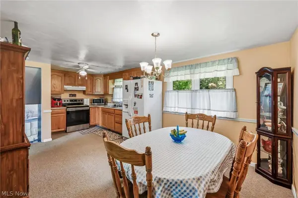 42033 Edward CIR, Columbiana, OH 44408