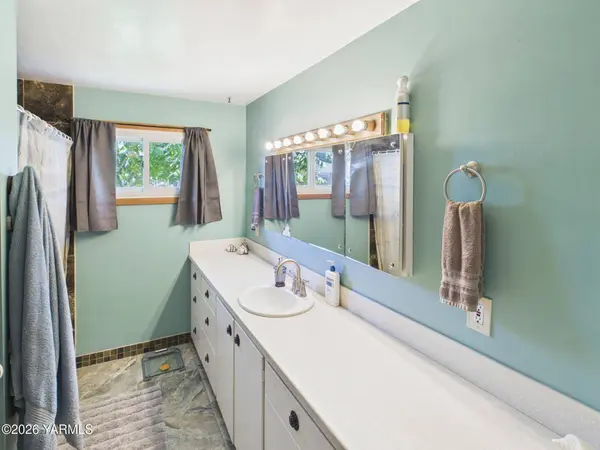 1504 Cherry Ave, Yakima, WA 98902