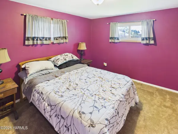 1504 Cherry Ave, Yakima, WA 98902