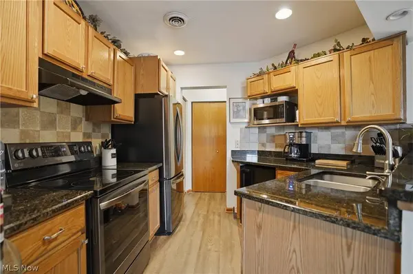 127 S Bayshore DR, Columbiana, OH 44408