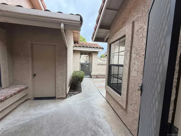15614 Via Marchena, San Diego, CA 92127