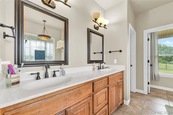56885 County Road 660, Colcord, OK 74338