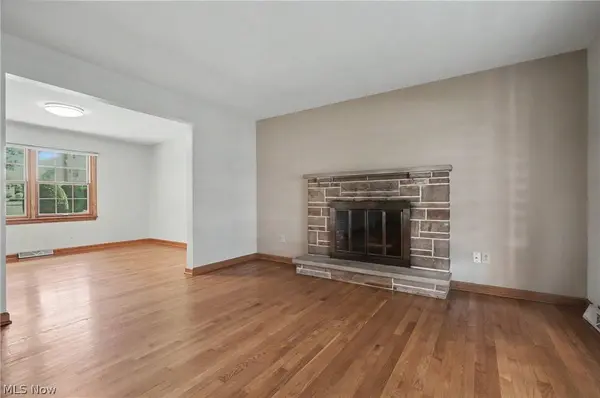 1372 Doncaster DR, Youngstown, OH 44511