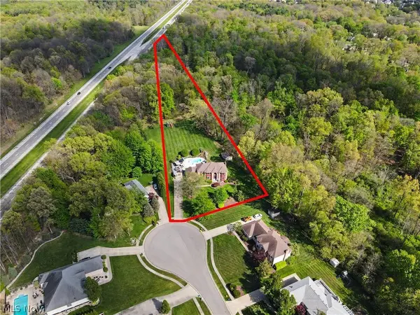 170 Oak Tree DR, Canfield, OH 44406
