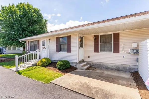 942 Canterbury LN, Salem, OH 44460