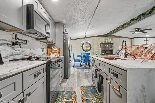 17366 Wick AVE, Lake Milton, OH 44429