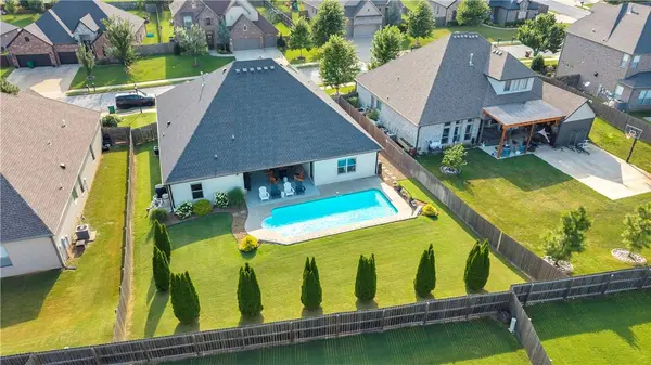 1600 Glastonbury Dr, Centerton, AR 72719