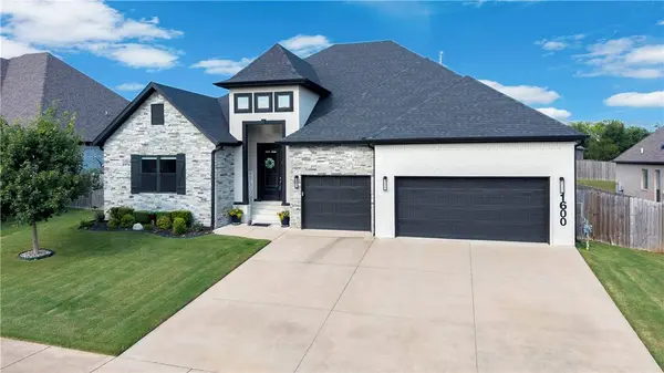 1600 Glastonbury Dr, Centerton, AR 72719