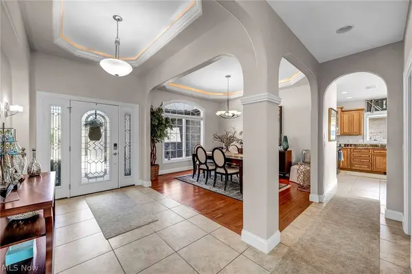 1004 Waters Edge DR, Columbiana, OH 44408