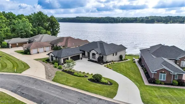 1004 Waters Edge DR