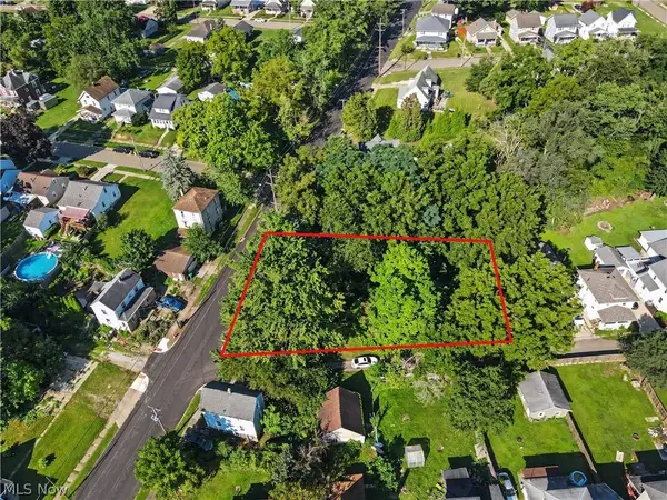 Walnut RD SW, Massillon, OH 44647