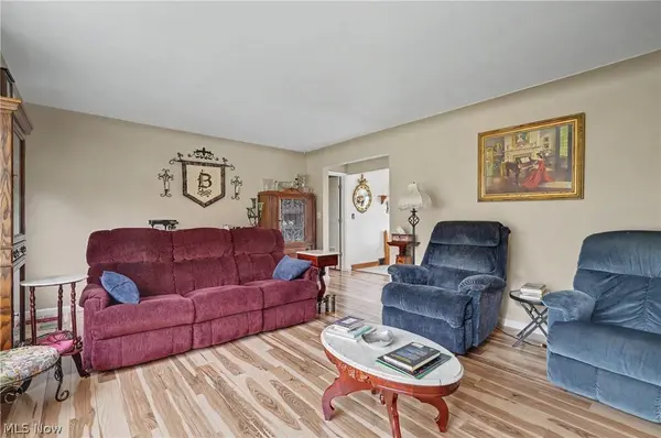 1997 Heather LN, Youngstown, OH 44511