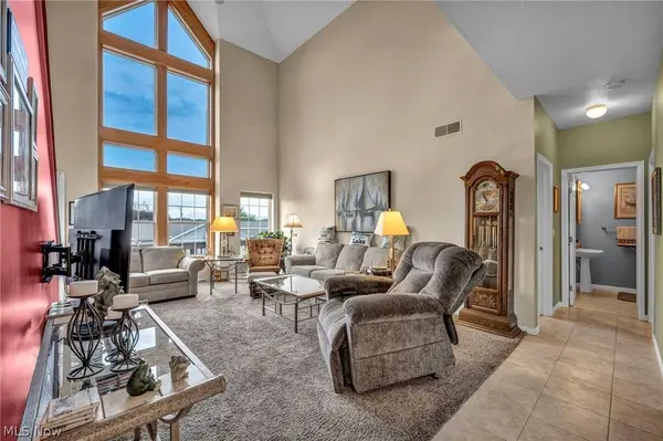1909 Craig DR, Lake Milton, OH 44429