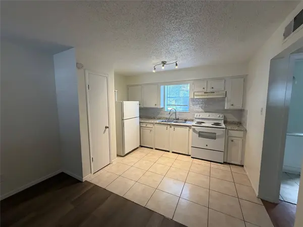 16957 Rabon Chapel RD #10, Montgomery, TX 77316